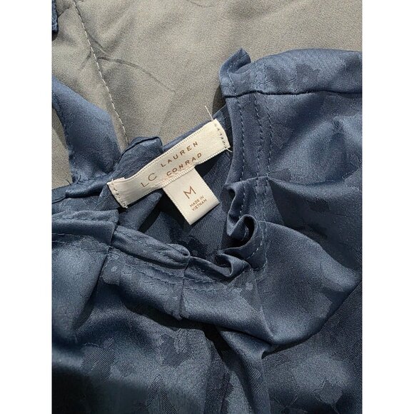 Lauren Conrad Beautiful Blue Floral Pleat Neat Top Blouse size Medium Womens - Picture 3 of 4